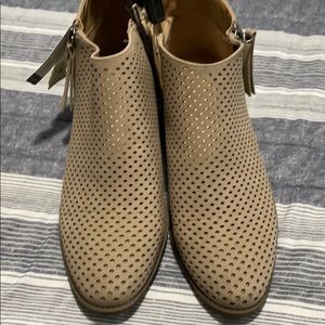 Time and Tru size 9 boots